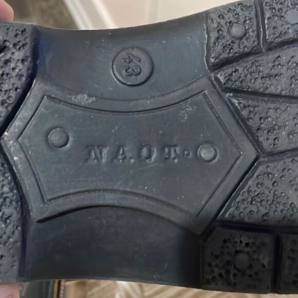NAOT Men’s sandals main image 5
